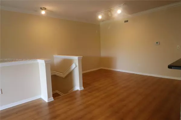 Coral Springs, FL 33067,5880 W Sample Rd #303