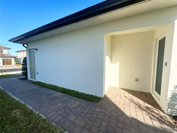 Davie, FL 33330,12308 SW 43rd St
