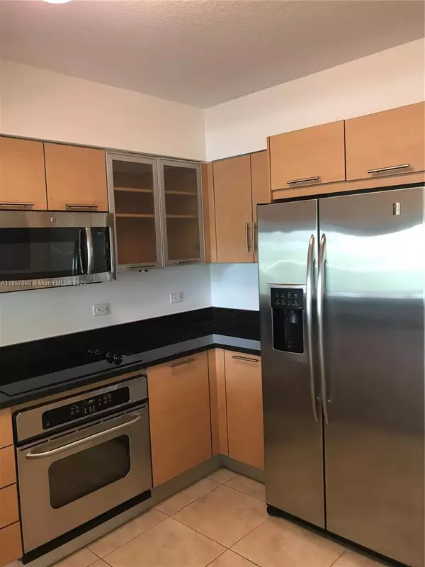 Miami, FL 33131,31 SE 5th St #405