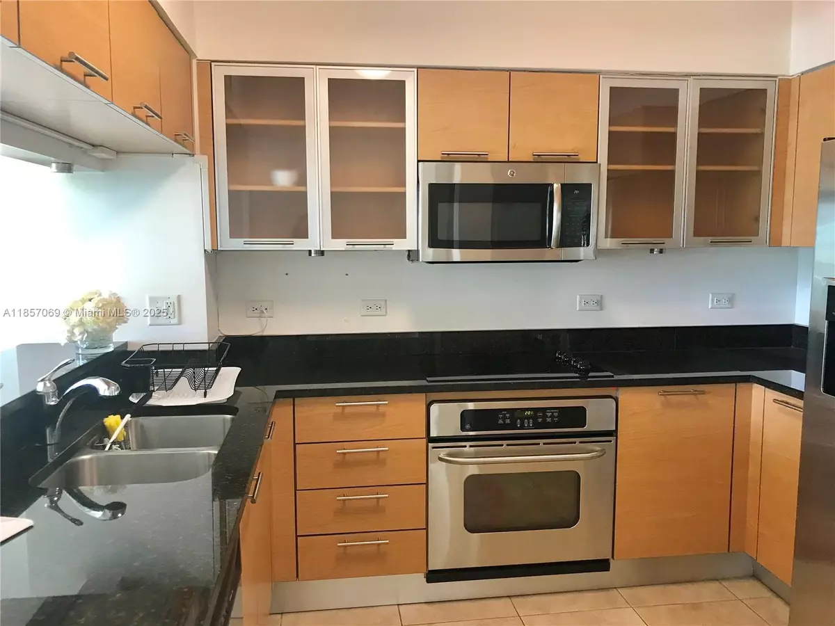 Miami, FL 33131,31 SE 5th St #405