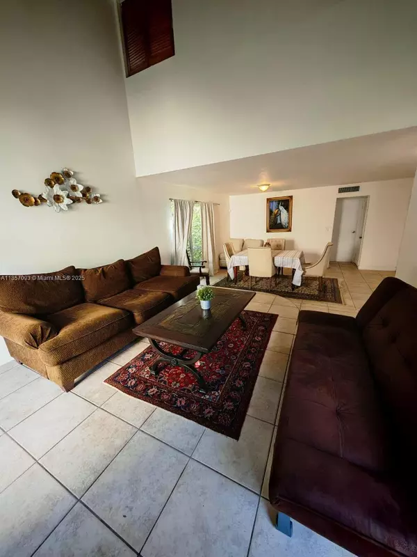 Coral Gables, FL 33146,4807 Ponce De Leon Blvd #2