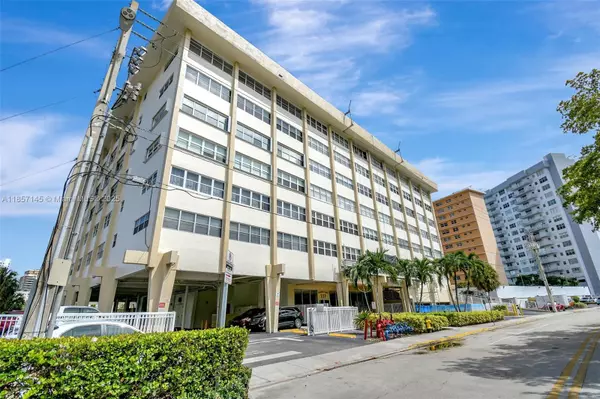 Hallandale Beach, FL 33009,111 Golden Isles Dr #C4