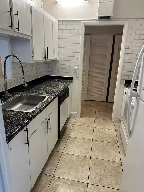 400 N Riverside Dr #102, Pompano Beach, FL 33062