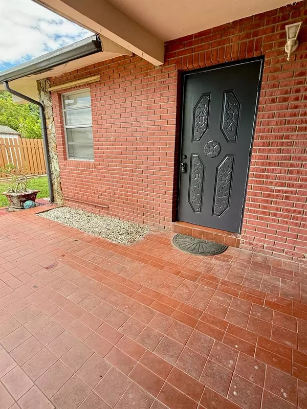 4088 SW 51 ST #C, Dania Beach, FL 33314