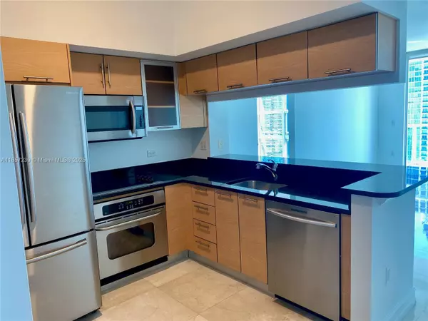Miami, FL 33131,31 SE 5th St #3912