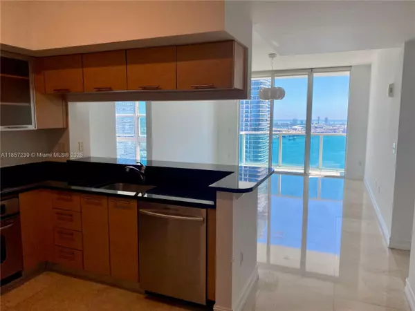 Miami, FL 33131,31 SE 5th St #3912