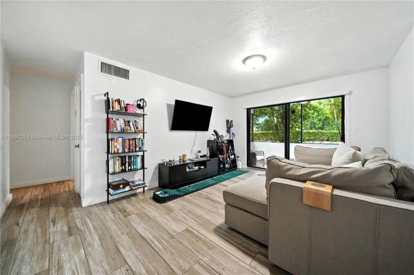 8701 SW 141st St #B1, Palmetto Bay, FL 33176