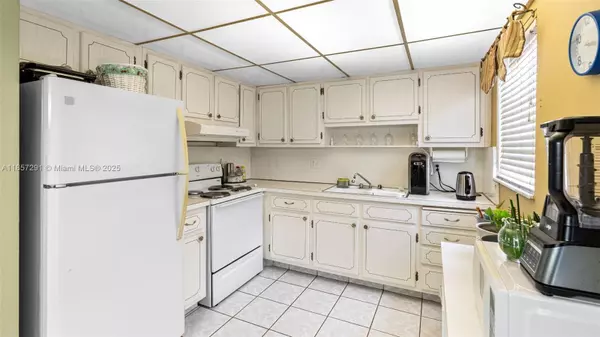 Hollywood, FL 33020,2031 Dewey St #302