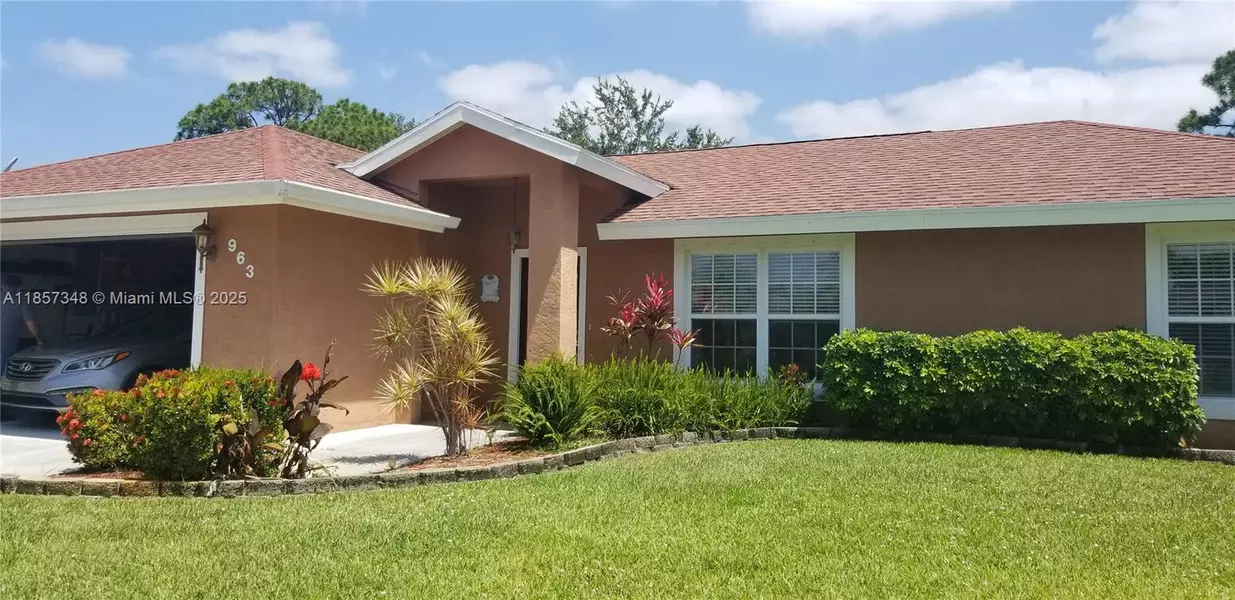 963 SE Atlantus Ave, Port St Lucie, FL 34983