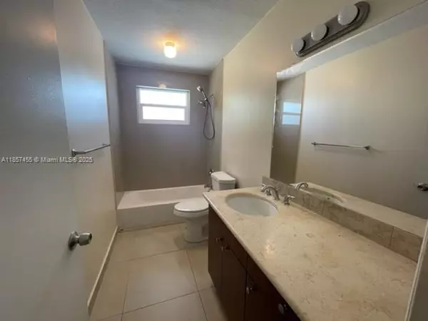 North Miami Beach, FL 33160,18233 Oleta Dr #18235