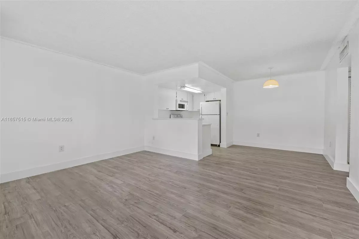 Miami, FL 33126,8615 NW 5th Ter #14-103