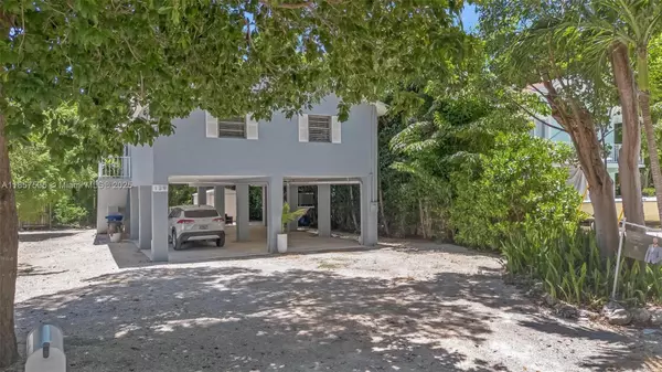 139 N Bay Harbor Dr, Key Largo, FL 33037
