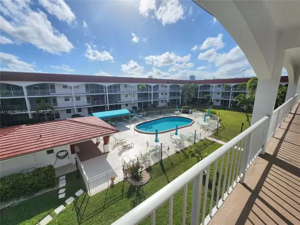 580 Egret Dr #322, Hallandale Beach, FL 33009