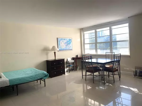 Miami Beach, FL 33139,100 Lincoln Rd #316