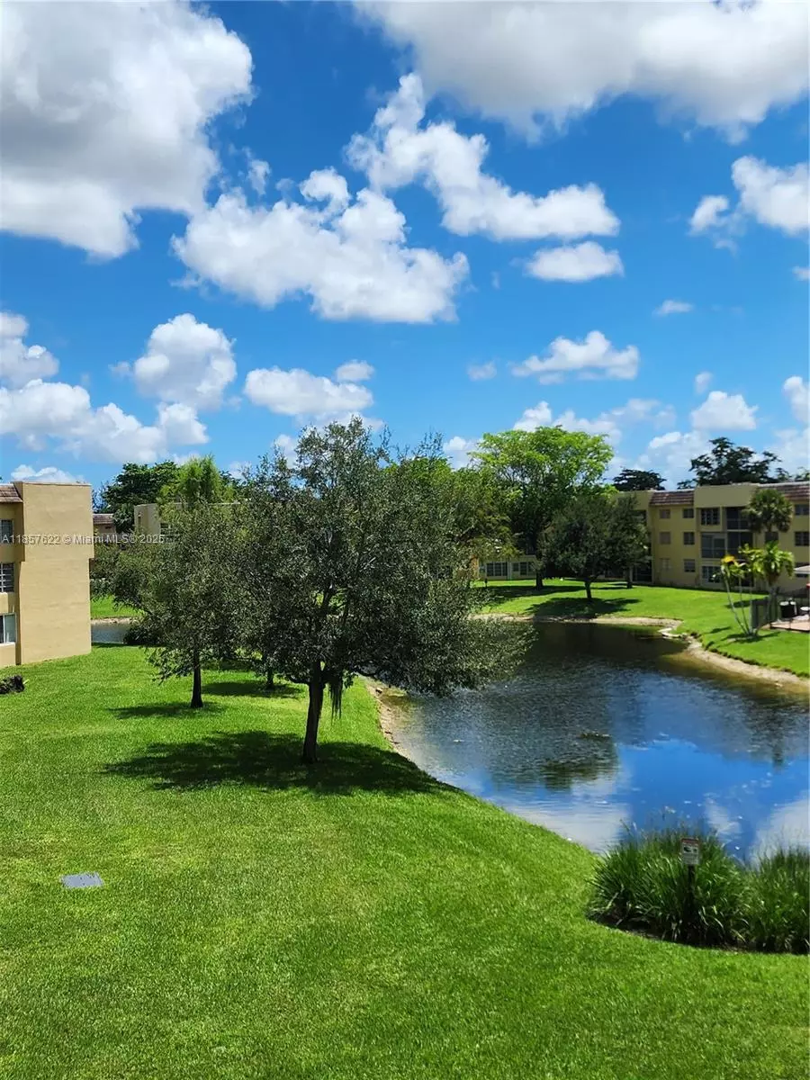 Tamarac, FL 33319,6020 NW 64th Ave #307