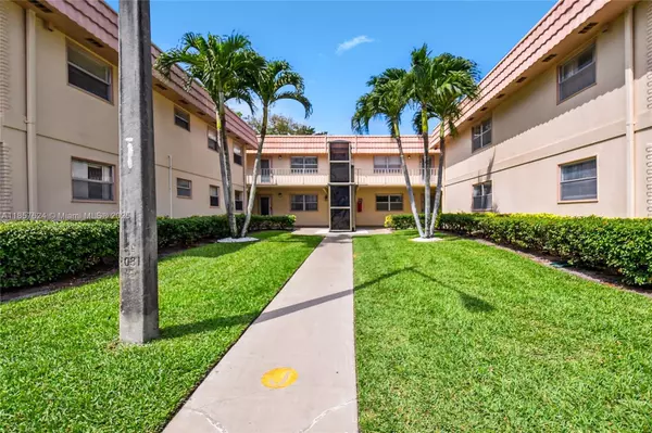 447 Saxony J #447, Delray Beach, FL 33446