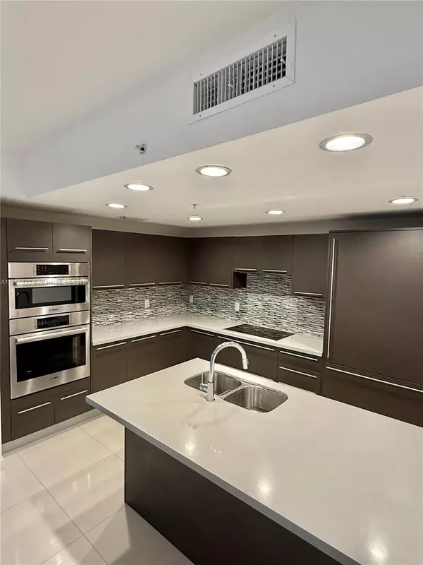 Doral, FL 33178,7661 NW 107th Ave #207