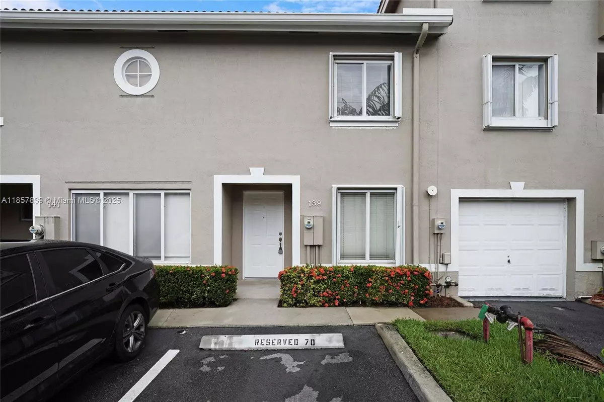 Weston, FL 33326,139 Riviera Cir #53-8