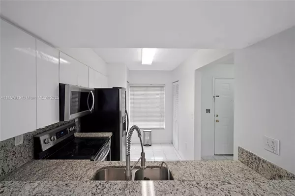 Weston, FL 33326,139 Riviera Cir #53-8