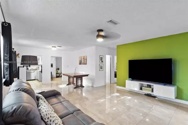 Oakland Park, FL 33334,641 NE 56th Ct