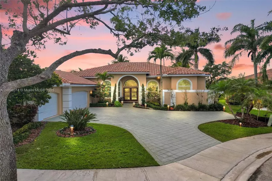 2715 Edgewater Ct, Weston, FL 33332
