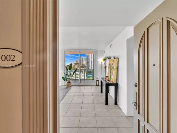 Aventura, FL 33180,3370 Hidden Bay Dr #1002