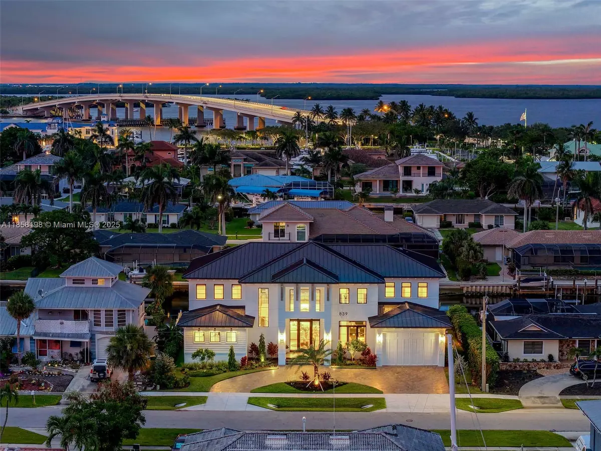 Marco Island, FL 34145,839 Chestnut CT