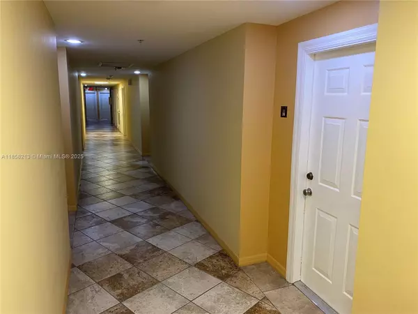 2630 SW 28th St #38, Miami, FL 33133