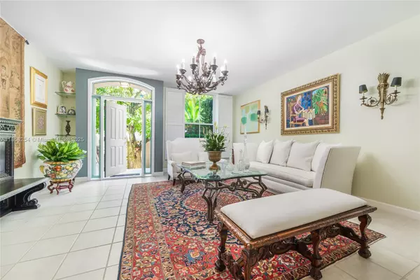 Coral Gables, FL 33134,612 Valencia Ave #104