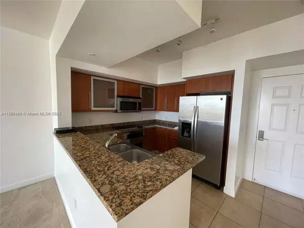 Coral Gables, FL 33134,888 S Douglas Rd #PH13