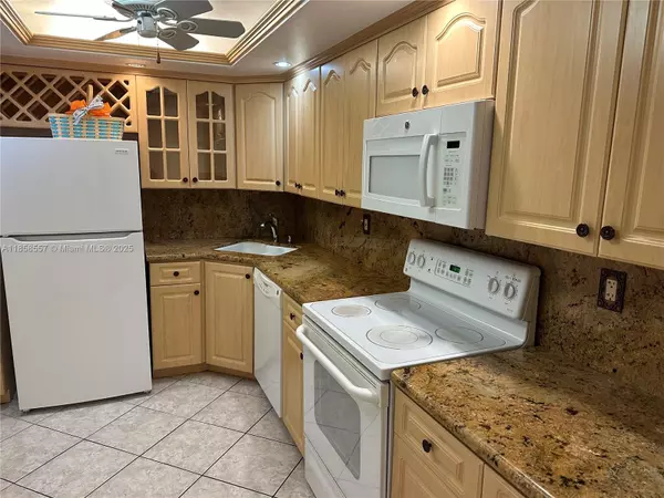 Miami Beach, FL 33140,6039 Collins Ave #505