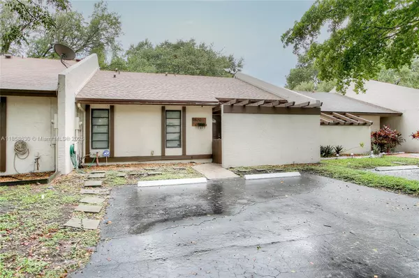 9820 NW 15th Ct, Pembroke Pines, FL 33024