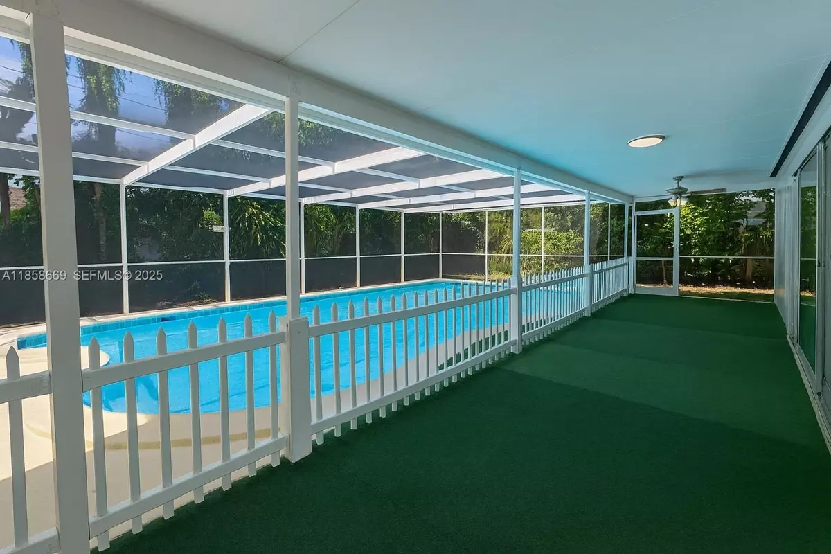 Miami, FL 33162,535 NE 158th St