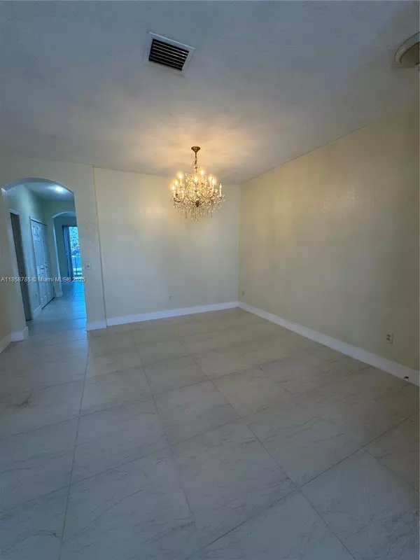 Miramar, FL 33027,15882 SW 42nd St #25
