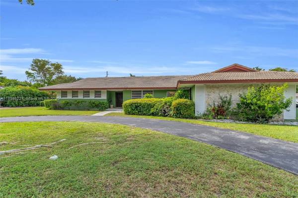 8280 SW 145th St, Palmetto Bay, FL 33158
