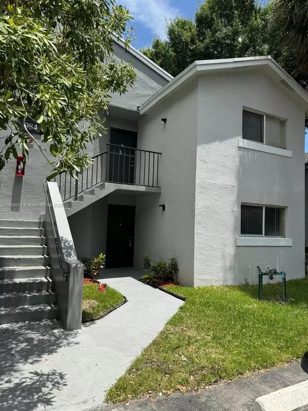 West Palm Beach, FL 33411,984 Lake Victoria Dr #B