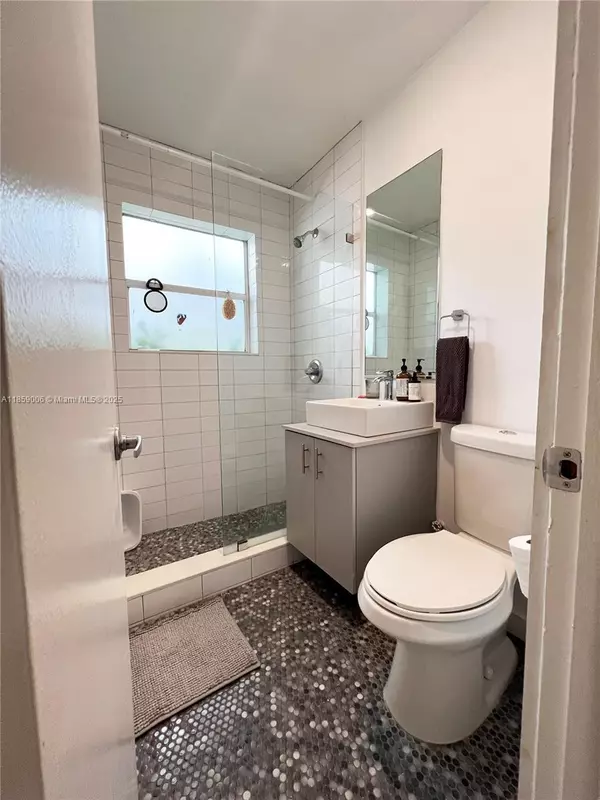 Miami, FL 33129,2825 SW 3rd Ave