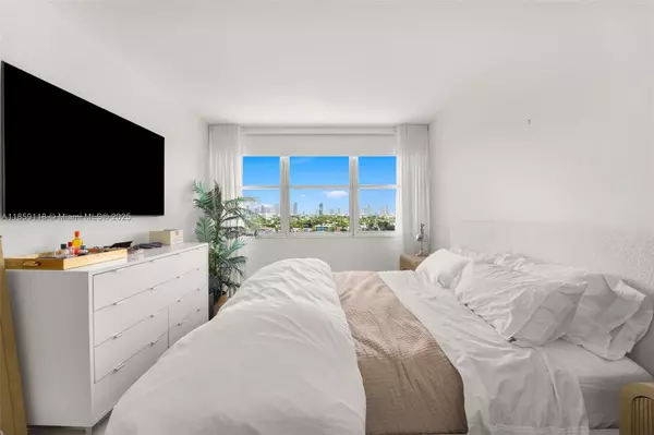 Miami Beach, FL 33139,3 Island Ave #11G