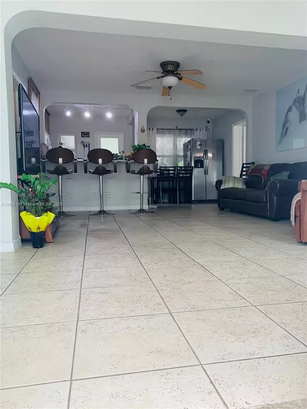 Hollywood, FL 33020,2548 Johnson St