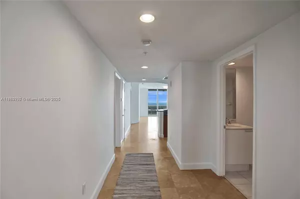 North Miami, FL 33181,15051 Royal Oaks Ln #2603