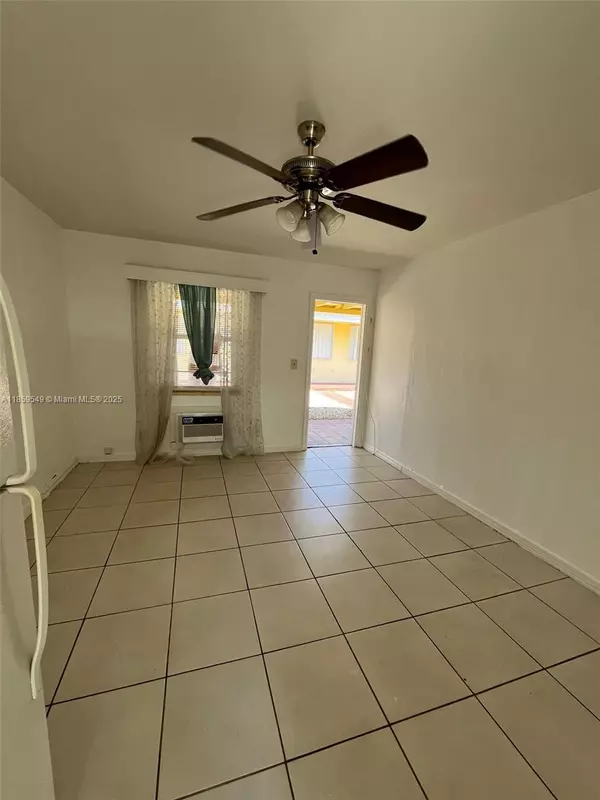 Hollywood, FL 33020,1915 Fletcher St #w4