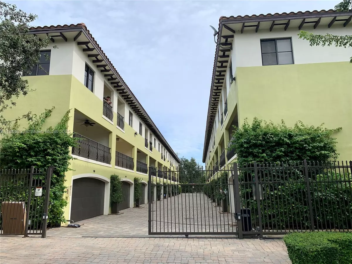 Miami, FL 33133,3204 Bird Ave #105