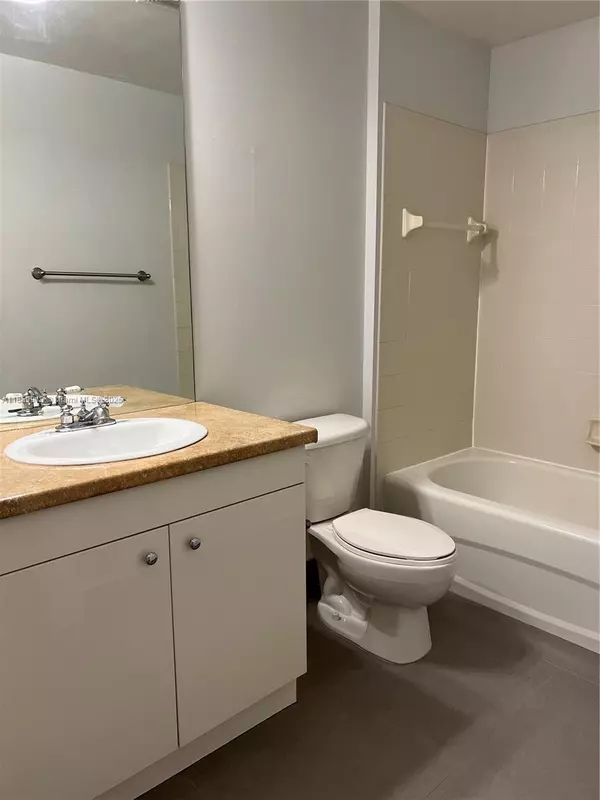 Hollywood, FL 33020,1919 Van Buren St #818A