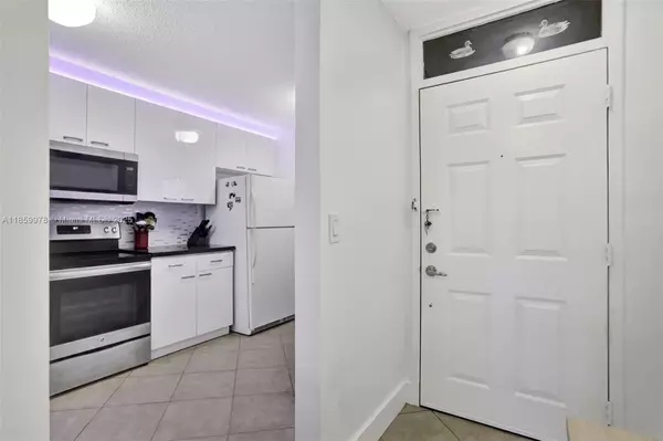Margate, FL 33063,6219 Coral Lake Dr #207