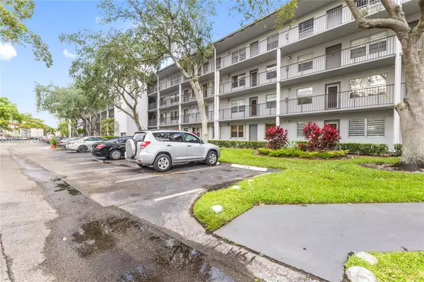 251 SW 132 way #114H, Pembroke Pines, FL 33027
