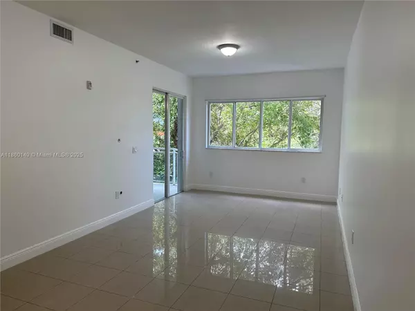 652 NE 63rd St #302, Miami, FL 33138