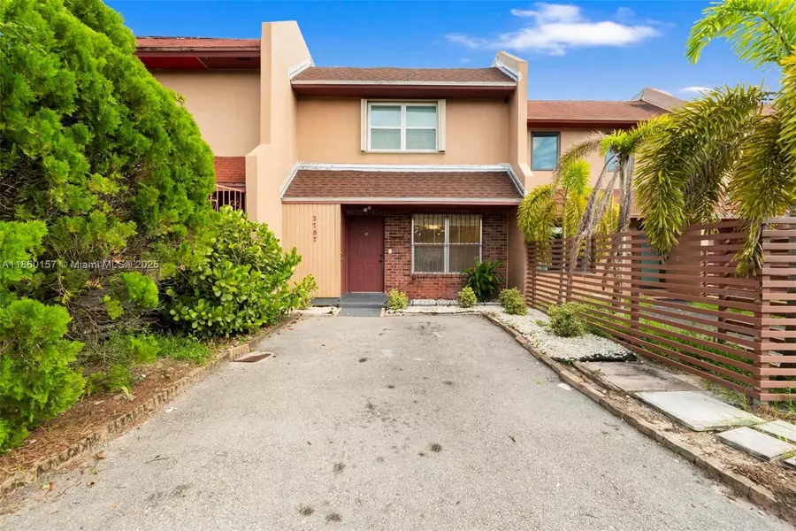 2787 NW 196th St, Miami Gardens, FL 33056