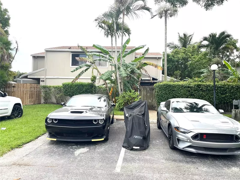 720 NW 132nd Ter, Plantation, FL 33325