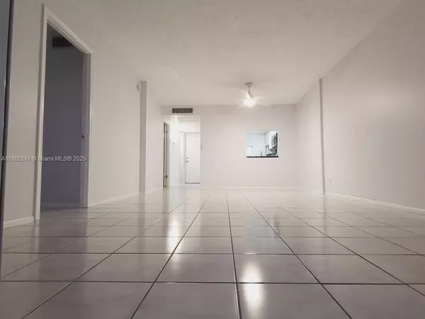 Oakland Park, FL 33309,120 Royal Park Dr #3B