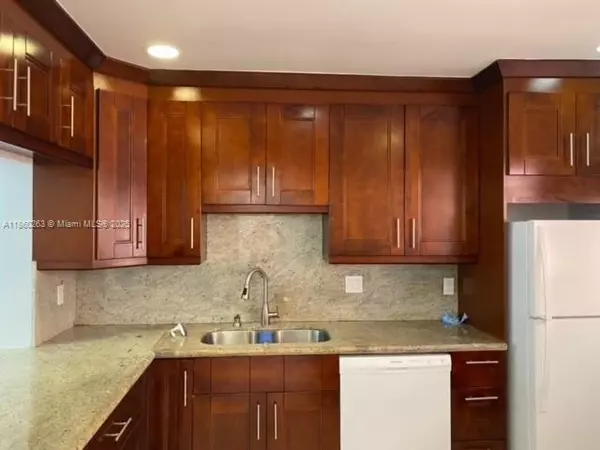 215 SE 3rd Ave #305A, Hallandale Beach, FL 33009